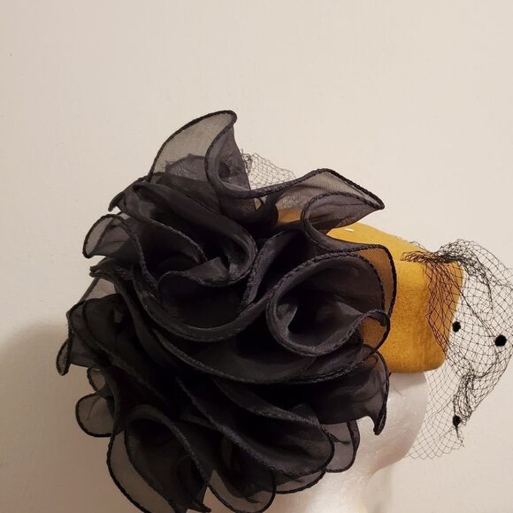 Sonni California tulle hat with large bow accent - Picture 2 of 7